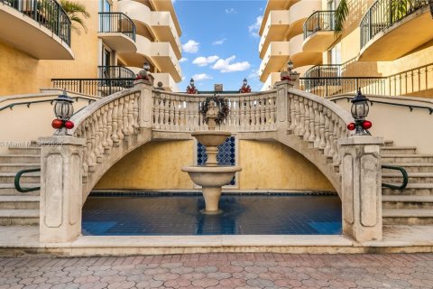 Condominio en venta en Surfside, Florida, 1 dormitorio, 67.82 m2 № 1972963 - foto 20