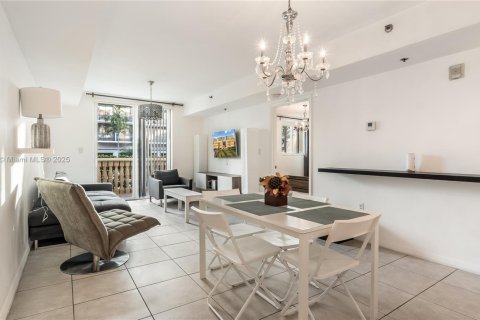 Condominio en venta en Surfside, Florida, 1 dormitorio, 67.82 m2 № 1972963 - foto 4