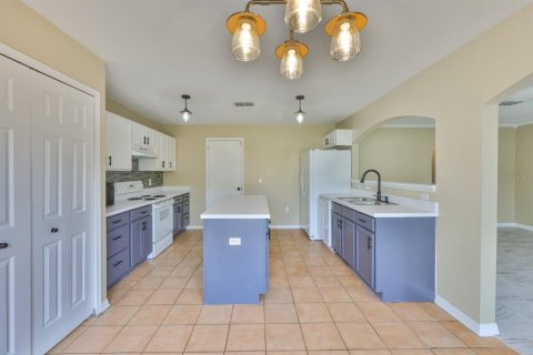House in Riverview, Florida 4 bedrooms, 180.69 sq.m. № 1879246 - photo 15