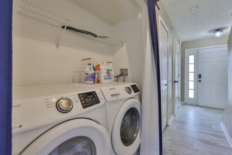 House in Riverview, Florida 4 bedrooms, 180.69 sq.m. № 1879246 - photo 23
