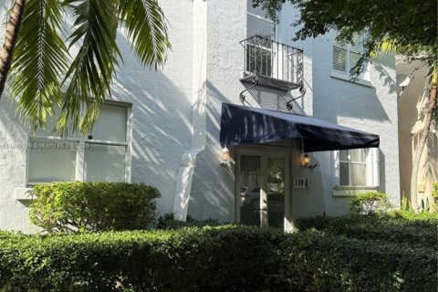 Купить кондоминиум в Корал-Гейблс, Флорида 25.55м2, № 1930533 - фото 1