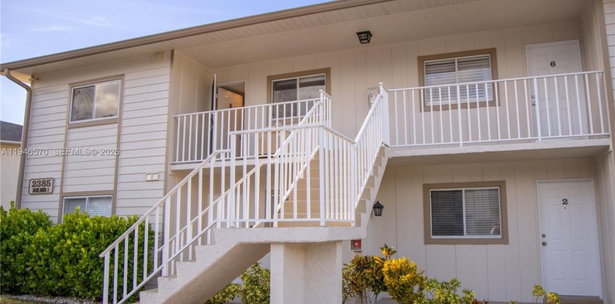 Condo in Naples, Florida, 2 bedrooms  № 2003457