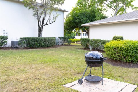 Condo in Naples, Florida, 2 bedrooms  № 2003457 - photo 13