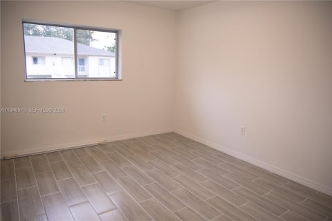 Condo in Naples, Florida, 2 bedrooms  № 2003457 - photo 7