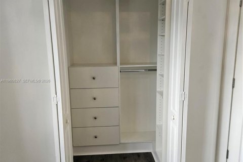 Villa ou maison à vendre à Miami, Floride: 3 chambres, 109.62 m2 № 2024457 - photo 18