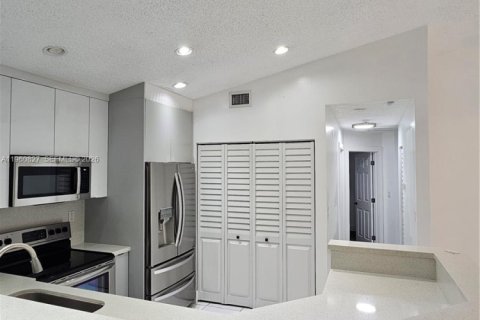 Villa ou maison à vendre à Miami, Floride: 3 chambres, 109.62 m2 № 2024457 - photo 4