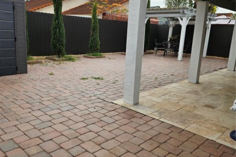 Villa ou maison à vendre à Miami, Floride: 3 chambres, 109.62 m2 № 2024457 - photo 15