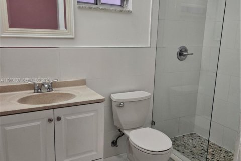Villa ou maison à vendre à Miami, Floride: 3 chambres, 109.62 m2 № 2024457 - photo 24