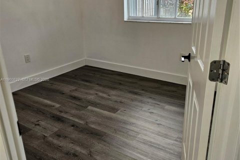 Villa ou maison à vendre à Miami, Floride: 3 chambres, 109.62 m2 № 2024457 - photo 16