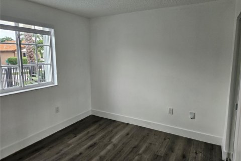 Villa ou maison à vendre à Miami, Floride: 3 chambres, 109.62 m2 № 2024457 - photo 28