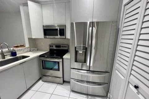 Villa ou maison à vendre à Miami, Floride: 3 chambres, 109.62 m2 № 2024457 - photo 7