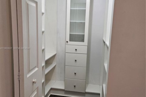 Villa ou maison à vendre à Miami, Floride: 3 chambres, 109.62 m2 № 2024457 - photo 23