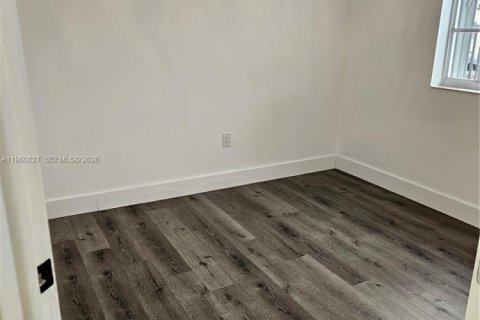 Villa ou maison à vendre à Miami, Floride: 3 chambres, 109.62 m2 № 2024457 - photo 17