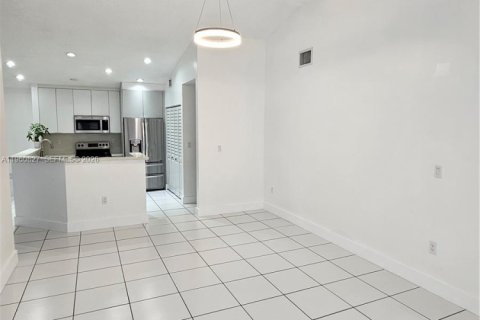 Villa ou maison à vendre à Miami, Floride: 3 chambres, 109.62 m2 № 2024457 - photo 2