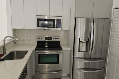 Villa ou maison à vendre à Miami, Floride: 3 chambres, 109.62 m2 № 2024457 - photo 8