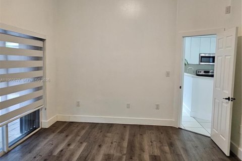 Villa ou maison à vendre à Miami, Floride: 3 chambres, 109.62 m2 № 2024457 - photo 26