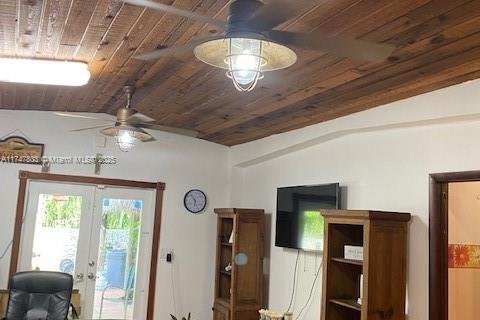 House in Miami, Florida 4 bedrooms, 301.75 sq.m. № 1497130 - photo 12