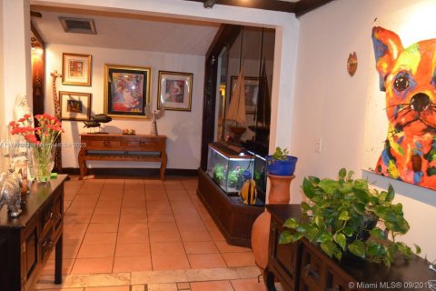 House in Miami, Florida 4 bedrooms, 301.75 sq.m. № 1497130 - photo 6