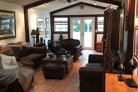 House in Miami, Florida 4 bedrooms, 301.75 sq.m. № 1497130 - photo 7