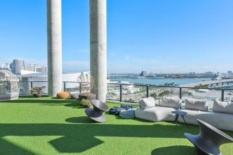 Condominio en alquiler en Miami, Florida, 33.63 m2 № 2243744 - foto 14