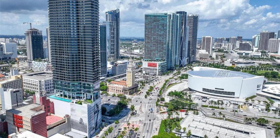 Estudio en el Condominio en Miami, Florida № 2243744