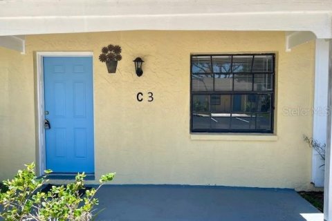 House in Clearwater, Florida 2 bedrooms, 83.61 sq.m. № 2148971