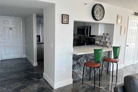 Condo in Sunny Isles Beach, Florida, 2 bedrooms  № 1862265 - photo 12