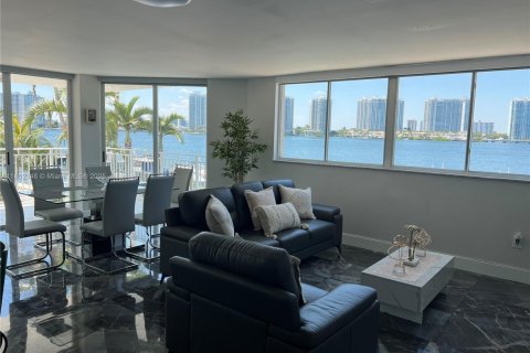 Condo in Sunny Isles Beach, Florida, 2 bedrooms  № 1862265 - photo 8