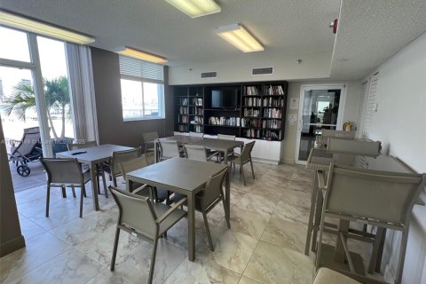 Condo in Sunny Isles Beach, Florida, 2 bedrooms  № 1862265 - photo 24