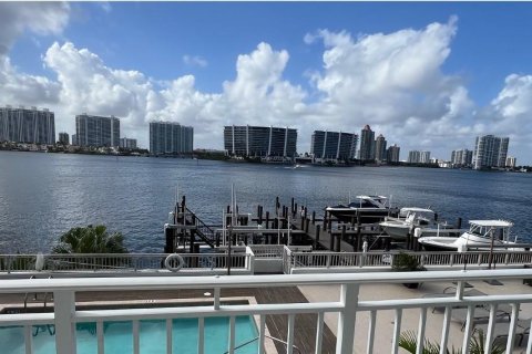 Condo in Sunny Isles Beach, Florida, 2 bedrooms  № 1862265 - photo 1