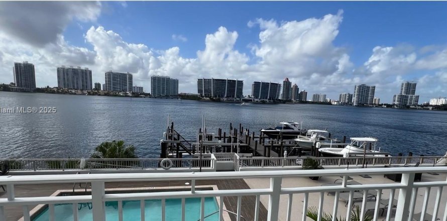 Condo in Sunny Isles Beach, Florida, 2 bedrooms № 1862265