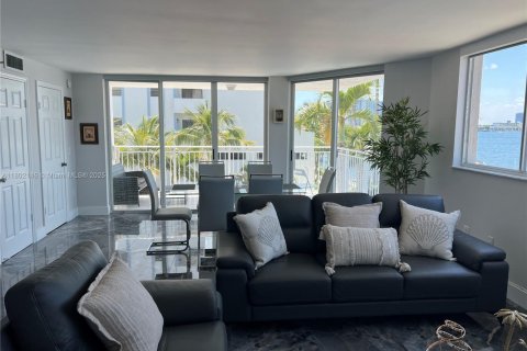 Condo in Sunny Isles Beach, Florida, 2 bedrooms  № 1862265 - photo 9