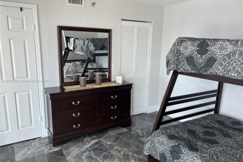 Condo in Sunny Isles Beach, Florida, 2 bedrooms  № 1862265 - photo 19