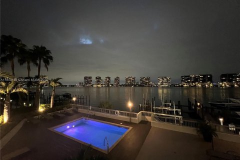 Condo in Sunny Isles Beach, Florida, 2 bedrooms  № 1862265 - photo 3