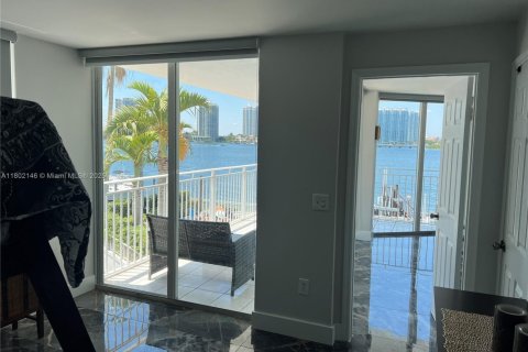 Condo in Sunny Isles Beach, Florida, 2 bedrooms  № 1862265 - photo 21