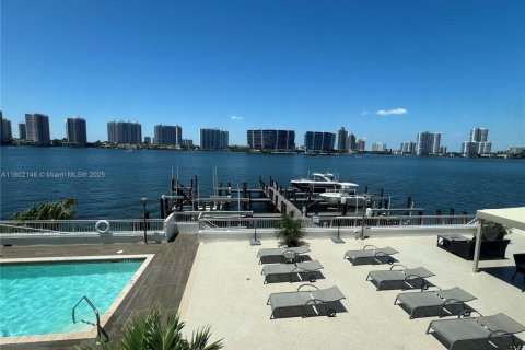 Condo in Sunny Isles Beach, Florida, 2 bedrooms  № 1862265 - photo 2