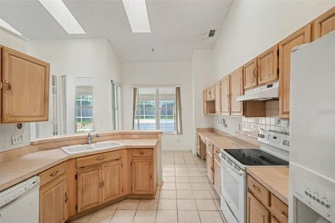House in Orlando, Florida 4 bedrooms, 214.42 sq.m. № 2134296 - photo 8