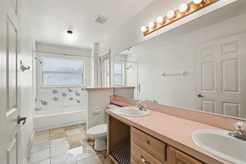 House in Orlando, Florida 4 bedrooms, 214.42 sq.m. № 2134296 - photo 24