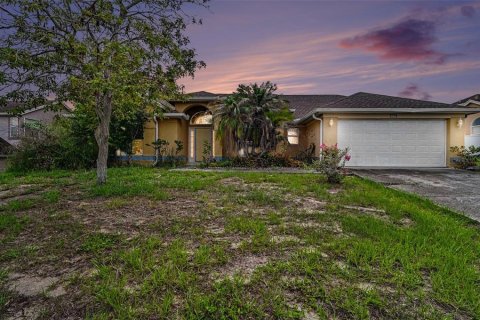House in Orlando, Florida 4 bedrooms, 214.42 sq.m. № 2134296