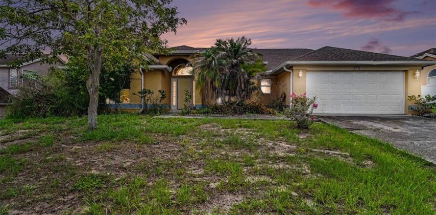 House in Orlando, Florida 4 bedrooms, 214.42 sq.m. № 2134296