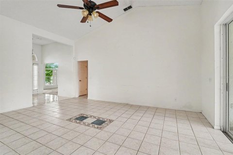 House in Orlando, Florida 4 bedrooms, 214.42 sq.m. № 2134296 - photo 5
