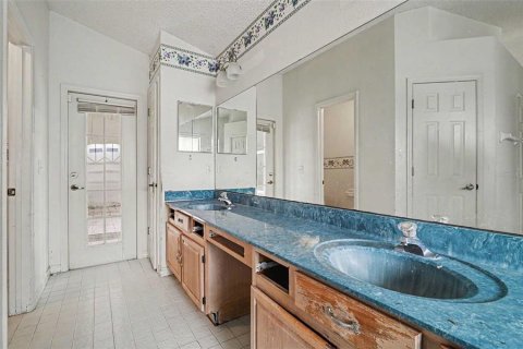 House in Orlando, Florida 4 bedrooms, 214.42 sq.m. № 2134296 - photo 18