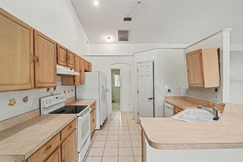 House in Orlando, Florida 4 bedrooms, 214.42 sq.m. № 2134296 - photo 9