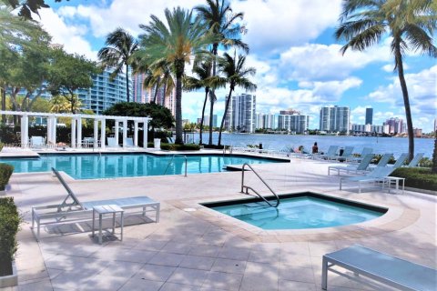 Condo in Aventura, Florida, 2 bedrooms № 1958606 - photo 5