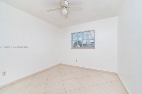 Villa ou maison à vendre à Miami Gardens, Floride: 4 chambres, 94.85 m2 № 1956314 - photo 25