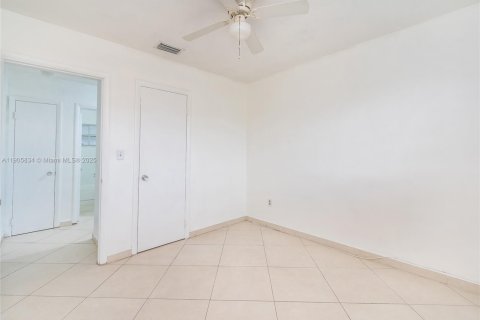 Villa ou maison à vendre à Miami Gardens, Floride: 4 chambres, 94.85 m2 № 1956314 - photo 26