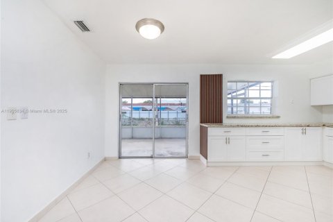 Villa ou maison à vendre à Miami Gardens, Floride: 4 chambres, 94.85 m2 № 1956314 - photo 24