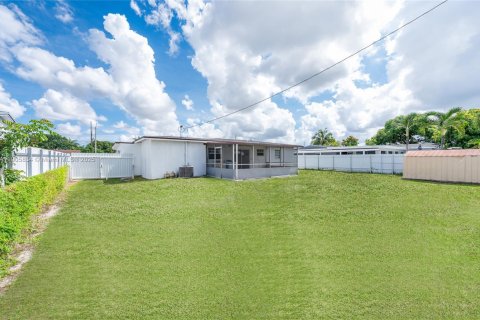 Villa ou maison à vendre à Miami Gardens, Floride: 4 chambres, 94.85 m2 № 1956314 - photo 9
