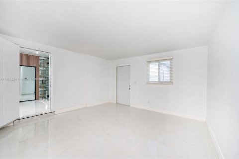 Villa ou maison à vendre à Miami Gardens, Floride: 4 chambres, 94.85 m2 № 1956314 - photo 18