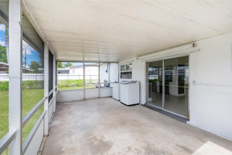 Villa ou maison à vendre à Miami Gardens, Floride: 4 chambres, 94.85 m2 № 1956314 - photo 7